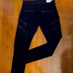Rag & bone Women’s slim fit mid-rise jeans.